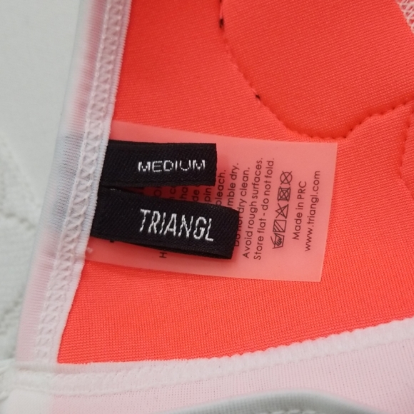 41T Triangl white floral bikini top, various sizes - Picture 4 of 5